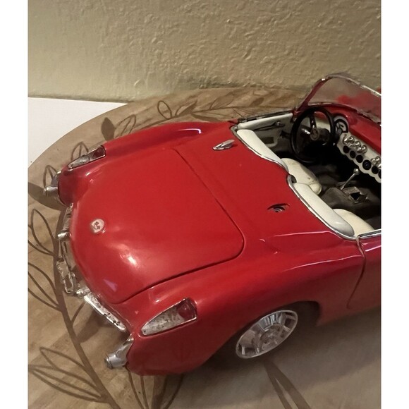 Road Tough 1957 Chevrolet Corvette Convertible Die Cast Metal 1:18 92018 - Picture 5 of 16